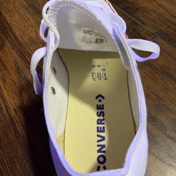 White Converse - Picture 4 of 4